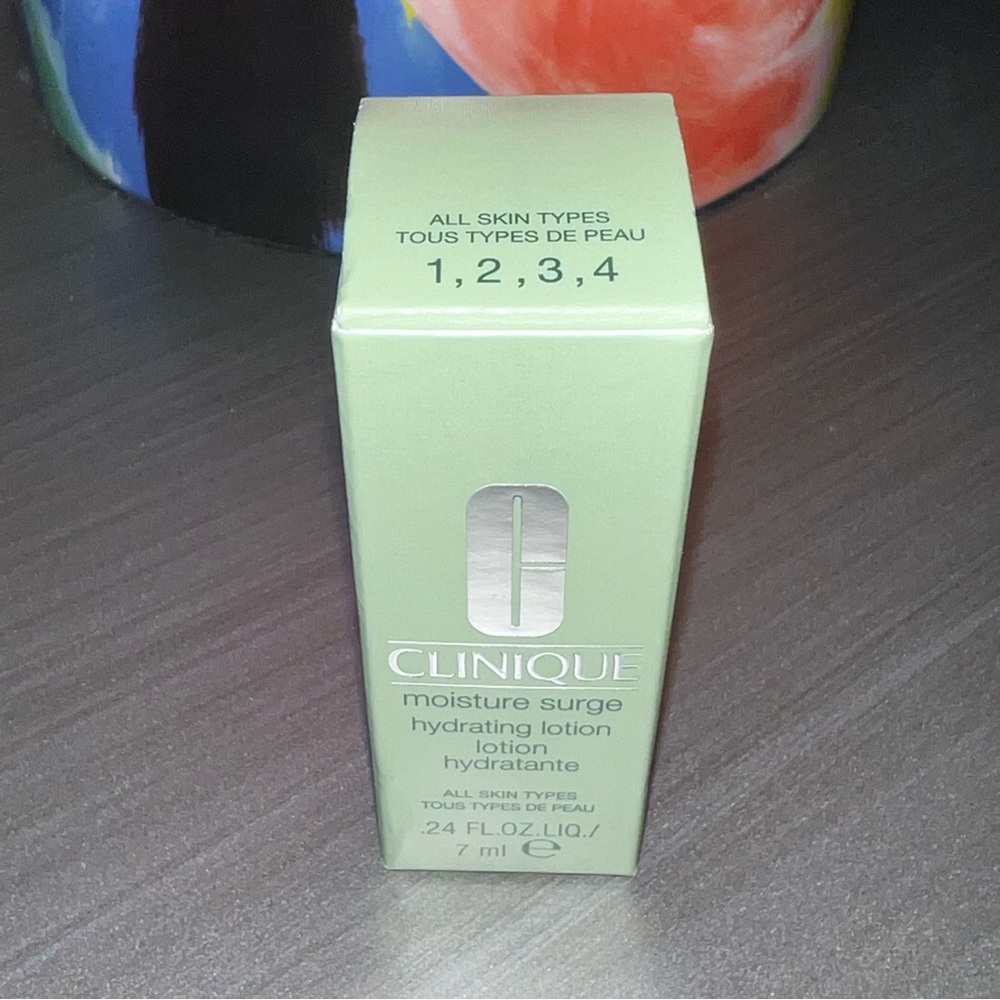 🔴 5/$25 NIB Clinique Moisture Surge Hydrating Lotion 0.24 fl Oz/7mL - Picture 3 of 5